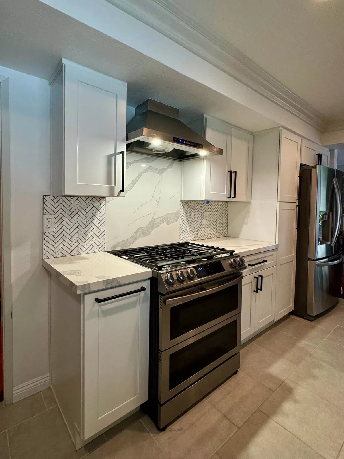 Kitchen by J B Construction & Renovations